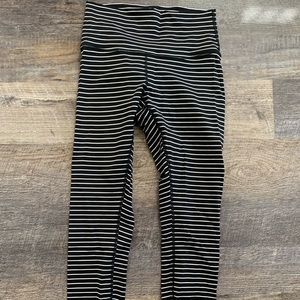 Lululemon Wunder Under black & white stripe